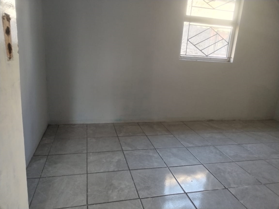 2 Bedroom Property for Sale in Mxolisi Phetani Western Cape